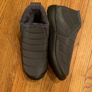 Unisex Quilted Slip-On Winter Boots with Plush Lining - Gray